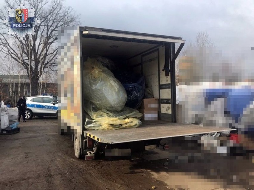 Polkowice: Policja zatrzymała nielegalny transport niebezpiecznych odpadów 
