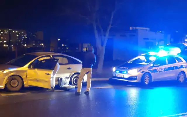 Pijany policjant z KP w Grabicy (ponad 2 promile) spowodował kolizję przy ul. Dmowskiego w Piotrkowie