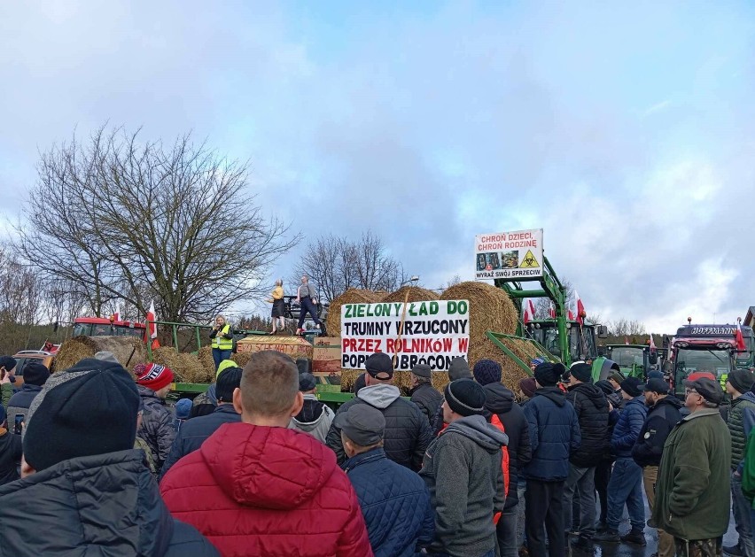 Protest rolników na krajowej „jedenastce” w pobliżu Budzynia i Sokołowa Budzyńskiego  