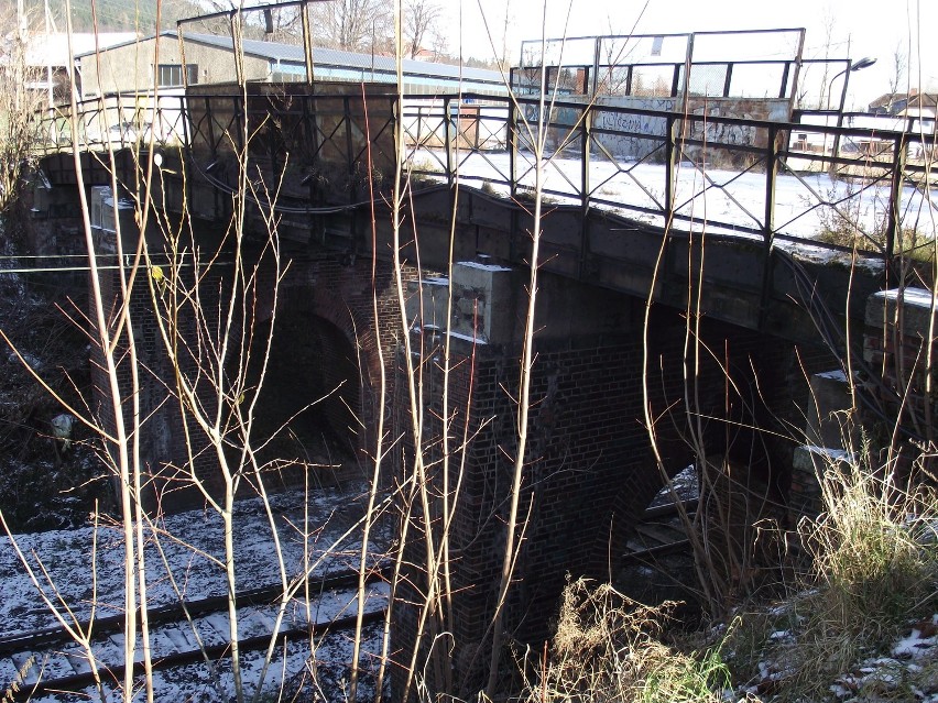 Zły stan wiaduktu w Piechowicach spowodował zamknięcie...