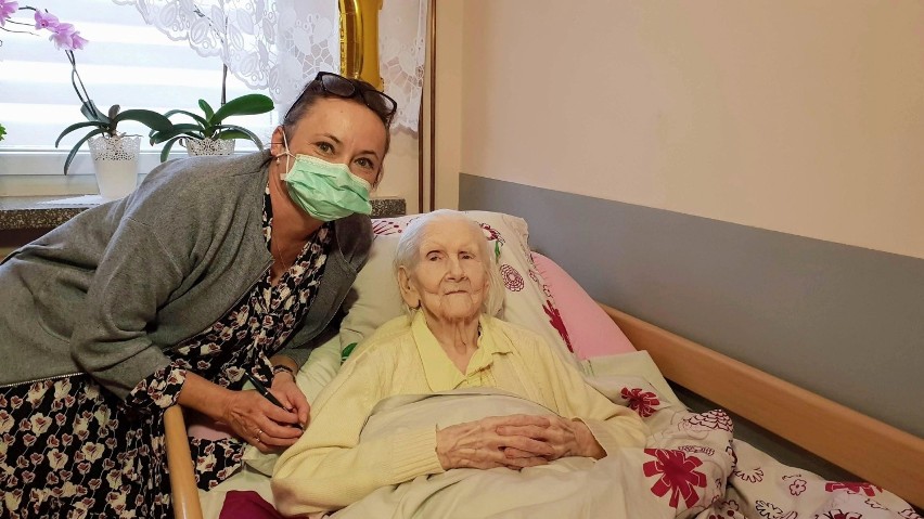 101-letnia pani Anna czuje się już dobrze. - Jestem dumna z...