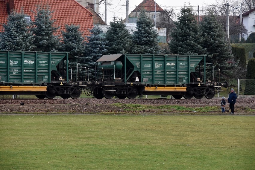 Linia kolejowa Świdnica - Jedlina Zdrój w remoncie. Pierwszy kilometr gotowy! (ZDJĘCIA)