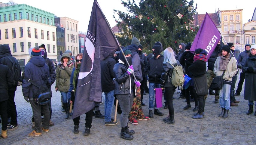 Bydgoszcz przeciwko rasizmowi! Mieszkańcy protestowali na Starym Rynku [zdjęcia, wideo] 