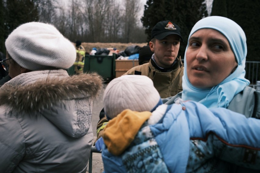 Tysiące uchodźców wojennych z Ukrainy w Hali Kijowskiej w Młynach koło Korczowej [ZDJĘCIA]