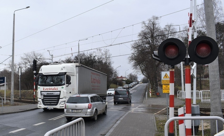 Przejazd kolejowo-drogowy w Chełmku na drodze wojewódzkiej...