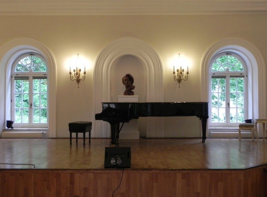 Sala, w której koncertował Fryderyk Chopin podczas pobytu w...