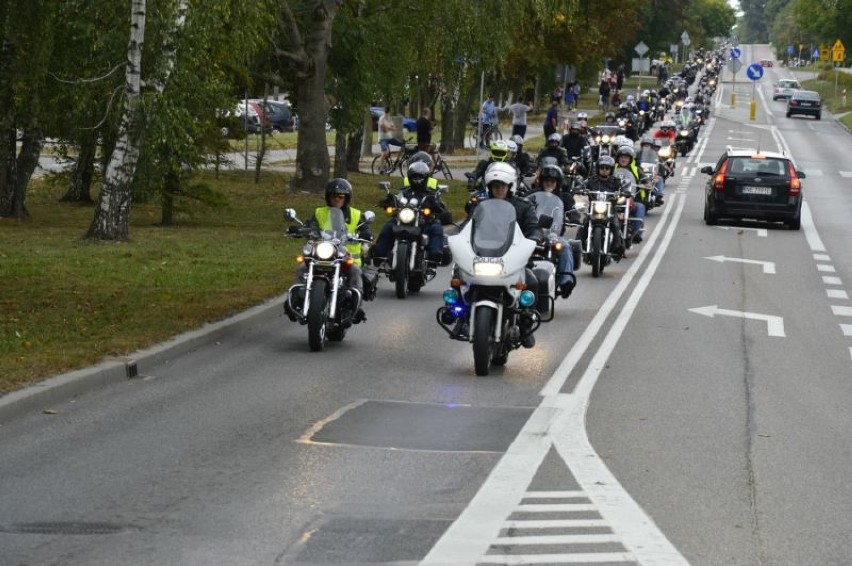 Imponująca parada motocykli podczas Dni Ziemi Sztumskiej - widok z perspektywy ulicy Sienkiewicza [ZDJĘCIA]