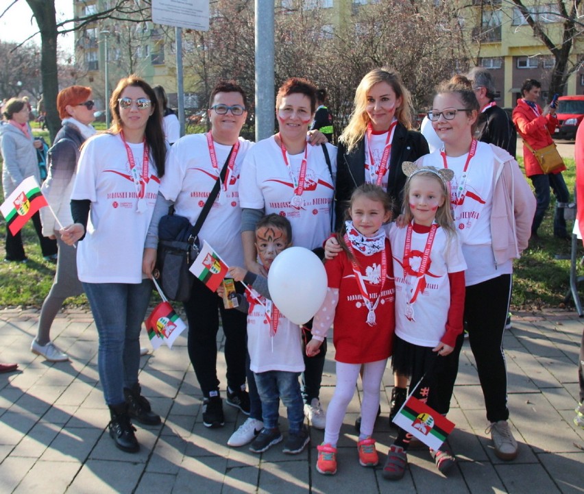 Dąbrowski Bieg dla Niepodległej zgromadził na starcie około...