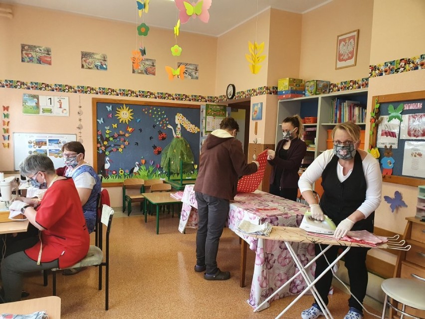 Gmina Czerniejewo: pracownicy przedszkola w Żydowie szyją maseczki dla mieszkańców