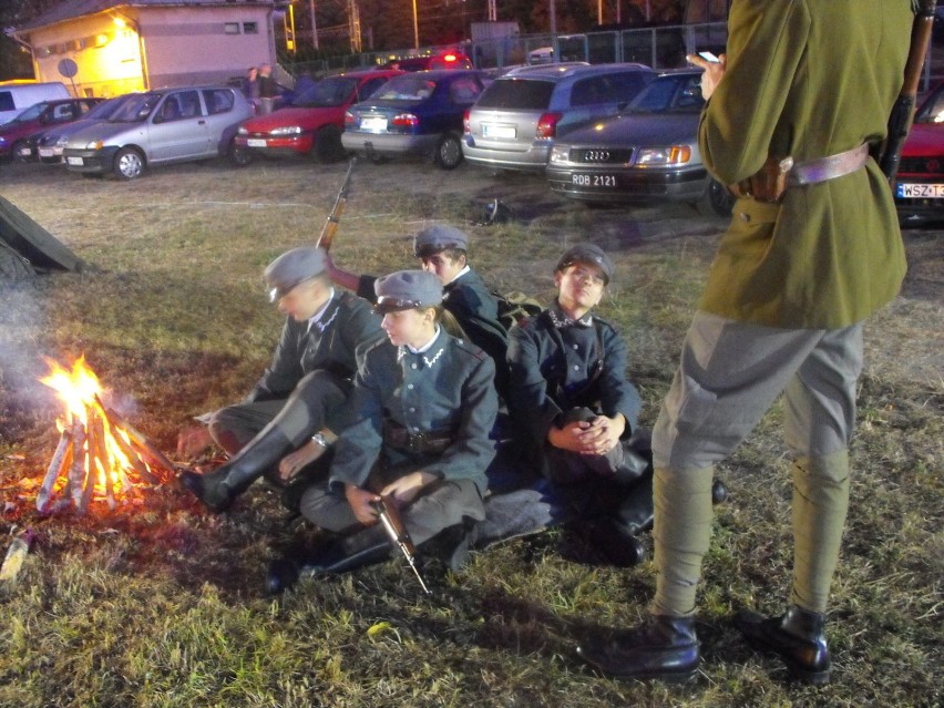 Członkowie radomskiego Związku Strzeleckiego w mundurach...