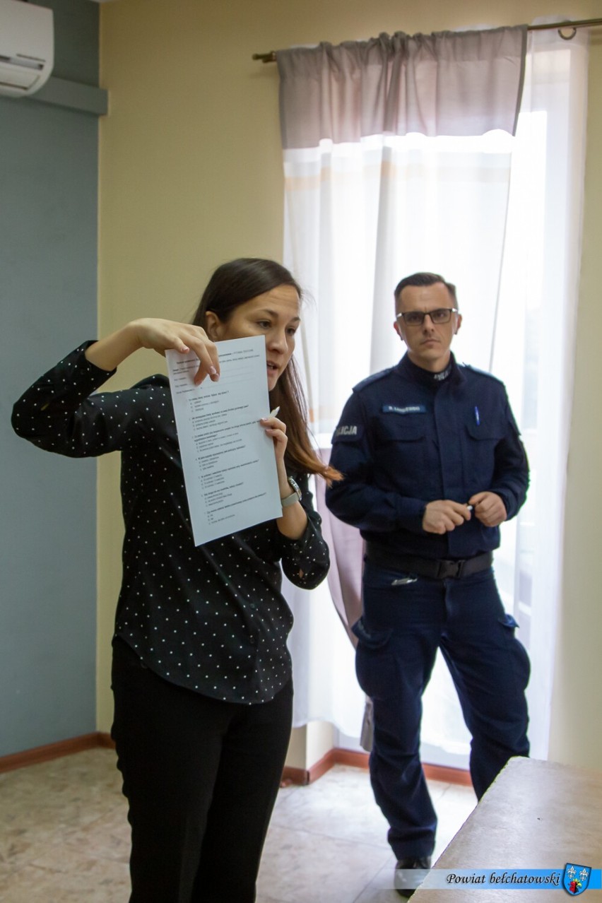 Policyjna Akademia Bezpieczeństwa dla uczniów odbyła się w Bełchatowie