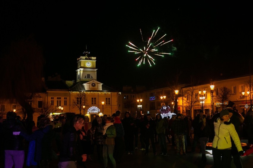 Sylwester 2019-20 w Grójcu. Gorąca zabawa na powitanie roku w rynku