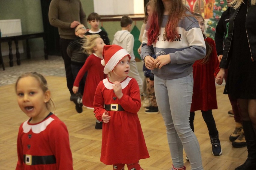 Legnica: Rodzinne, Świąteczne Spotkanie Mikołajkowe w Klubie Nauczyciela, zdjęcia
