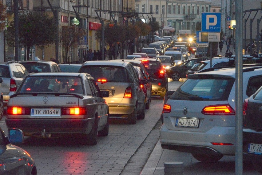 Znów drogowa pułapka i potężne korki w centrum Kielc. Drugi dzień koszmaru