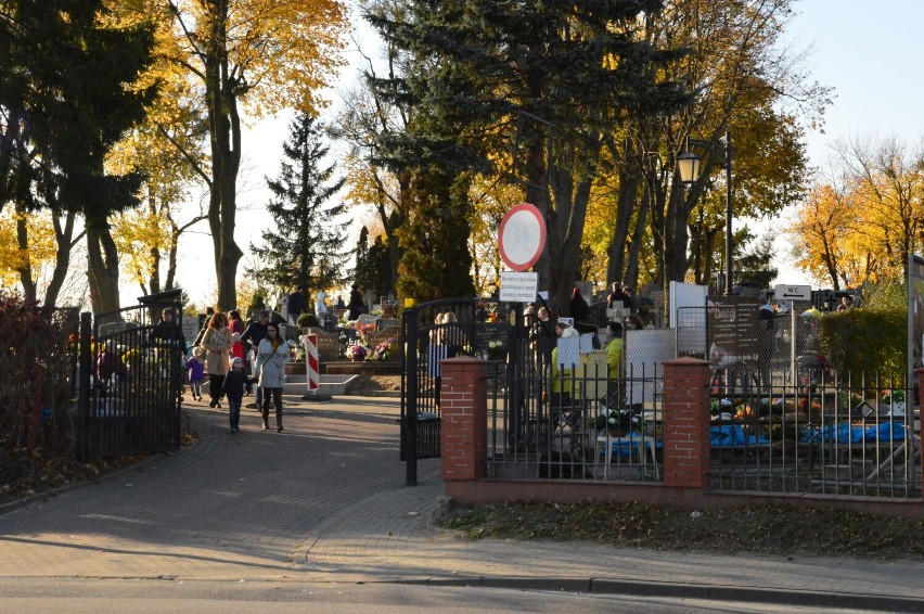 1 listopada w Kwidzynie. Uroczystości na cmentarzu rozpoczęły się o godz. 14 [ZDJĘCIA]