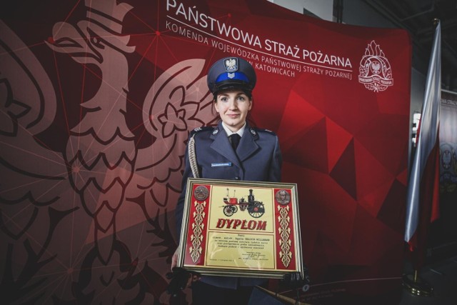 Wydarzenie było okazją do wspólnego świętowania oraz wręczenia odznaczeń i medali zasłużonym dla śląskiego pożarnictwa. Szczególnym dyplomem uhonorowano policjantkę z Jasienicy - Agatę Haluch–Willmann, która tydzień temu w miejscowości Wieszczęta uratowała życie 3-letniemu chłopcu.