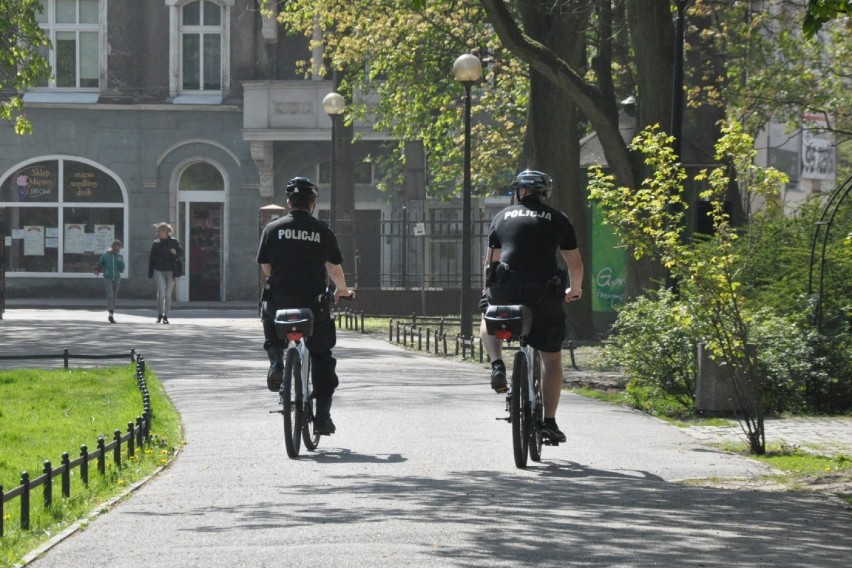 Policjanci z patrolu rowerowego uratowali 39-latka [zdjęcia]