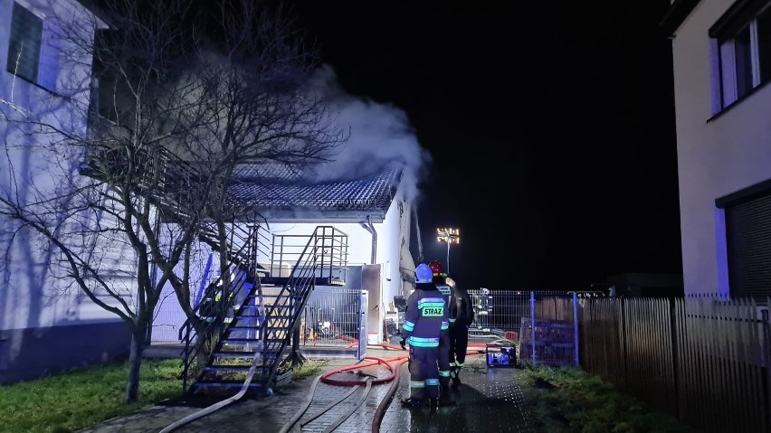 Pożar sklepu w Żelazkowie. W akcji 10 zastępów straży pożarnej. ZDJĘCIA