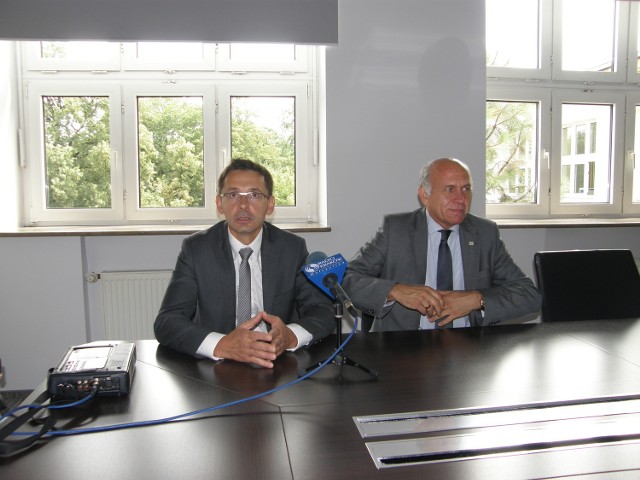 Minister skarbu Mikołaj Budzanowski (z lewej) w lipcu deklarował poparcie dla strategii Azotów, realizowanej przez prezesa Jerzego Marciniaka (z prawej)