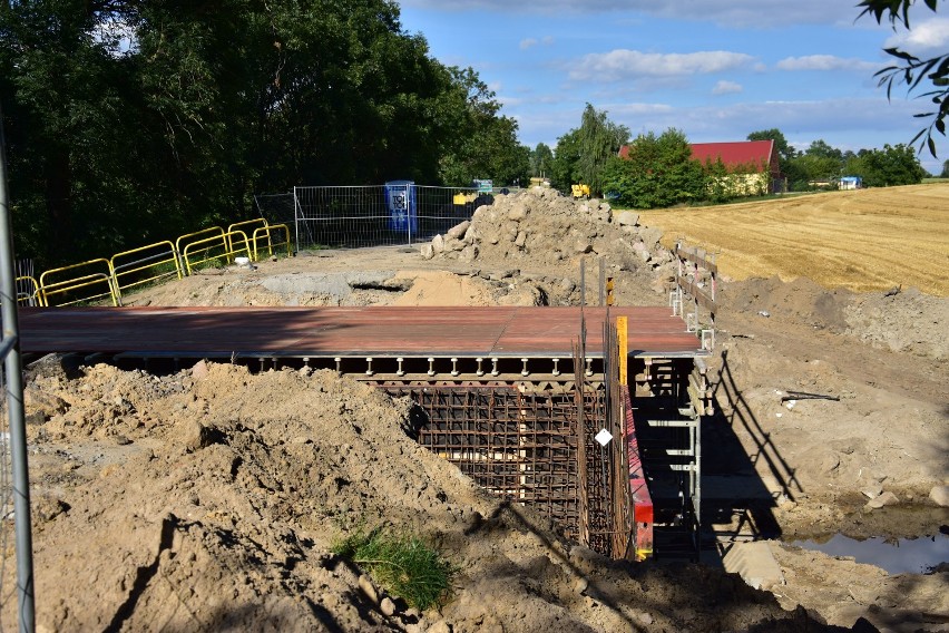 Trwa budowa mostu w Gąsawie.