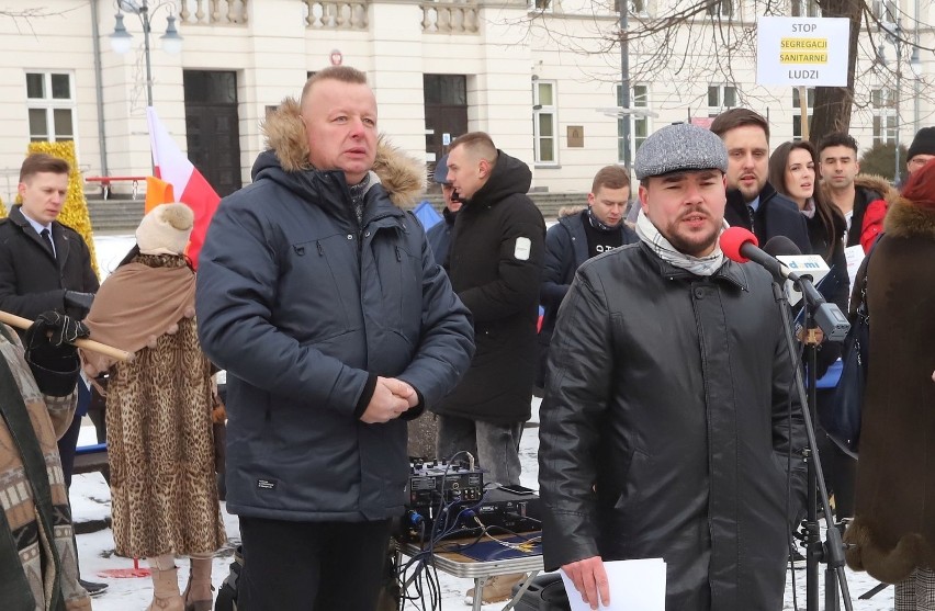 Grupa radomian, w tym Młodzież Wszechpolska, protestowali na...