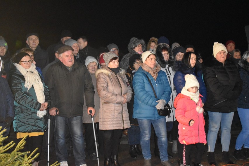 Mieszkańcy Brudzewka kolędowali przy bożonarodzeniowej szopce