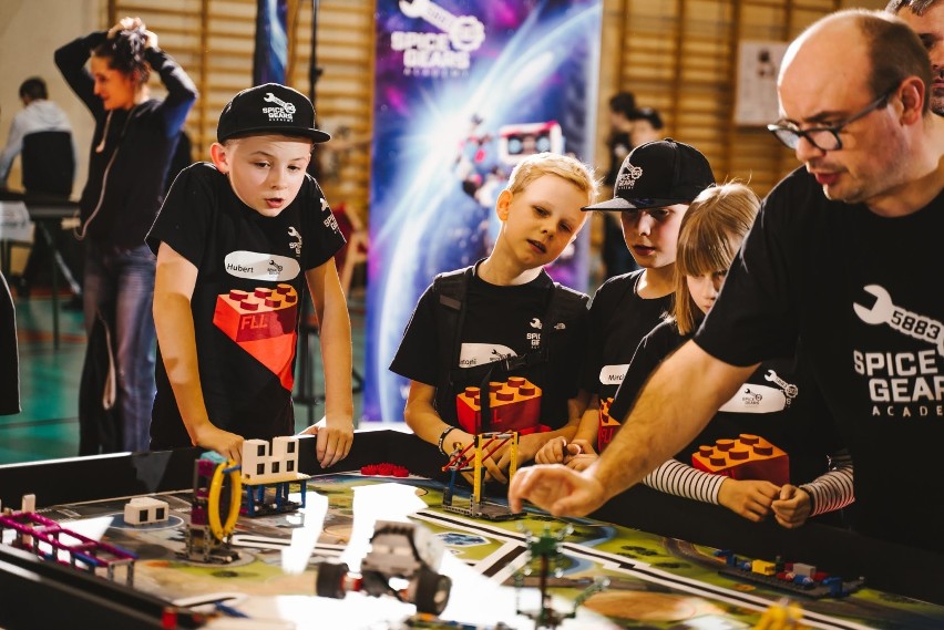 Młodzi adepci robotyki z Podkarpacia odnoszą kolejne sukcesy. Drużyna Spice Gear Academy Jarosław zajęła 3. miejsce w regionalnym turnieju