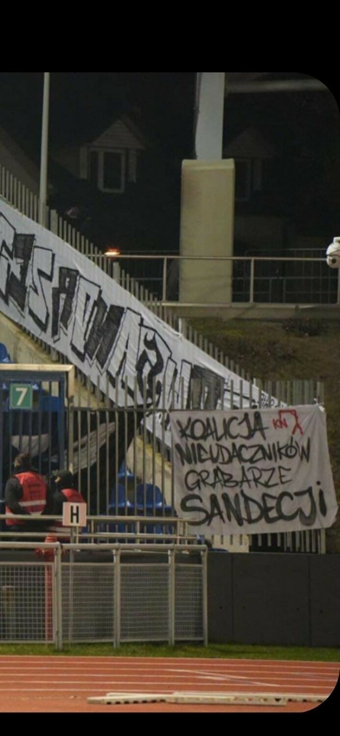 Kibice Sandecji Nowy Sącz mają dość ws. stadionu i wskazują winnych. "Nigdy wam tego nie zapomnimy!"