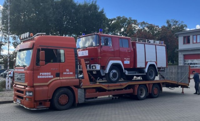 Wóz ratowniczo-gaśniczy z kwidzyńskiej jednostki trafił na Ukrainę. Miasto Kwidzyn przekazało samochód partnerskiemu miastu Bar.