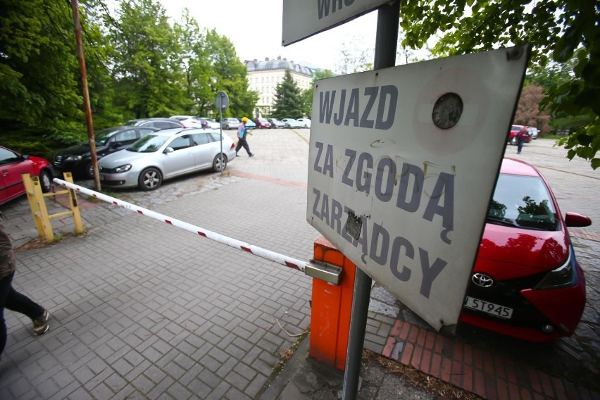 "Zrobione" - ogłosił Jacek Sutryk. A parking działa jak...