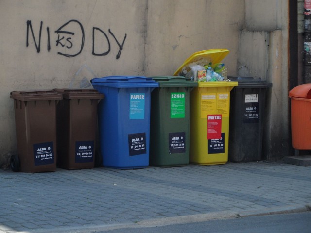 Wywóz śmieci w Chorzowie odbywa się według nowych harmonogramów, ale nie rzadziej niż wcześniej.
