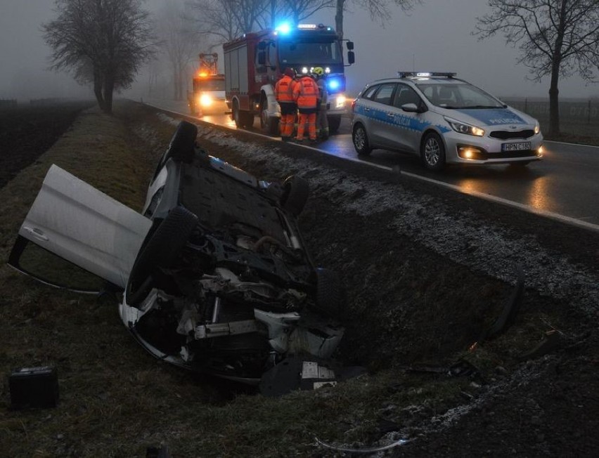 Gm. Nowy Staw. Wypadek w Chlebówce na drodze krajowej nr 55 [ZDJĘCIA]. Kobieta trafiła do szpitala