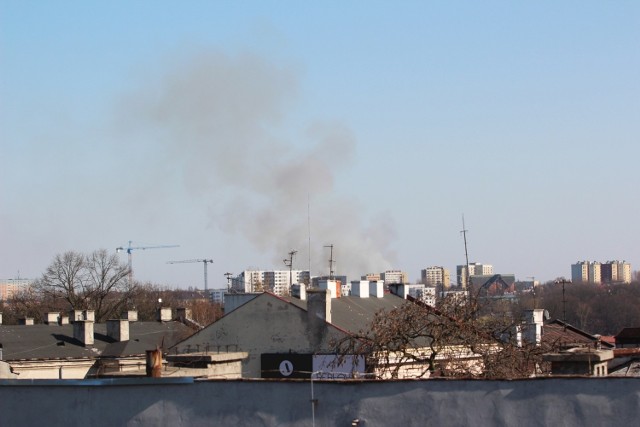 Dym można dostrzec już ze Śródmieścia