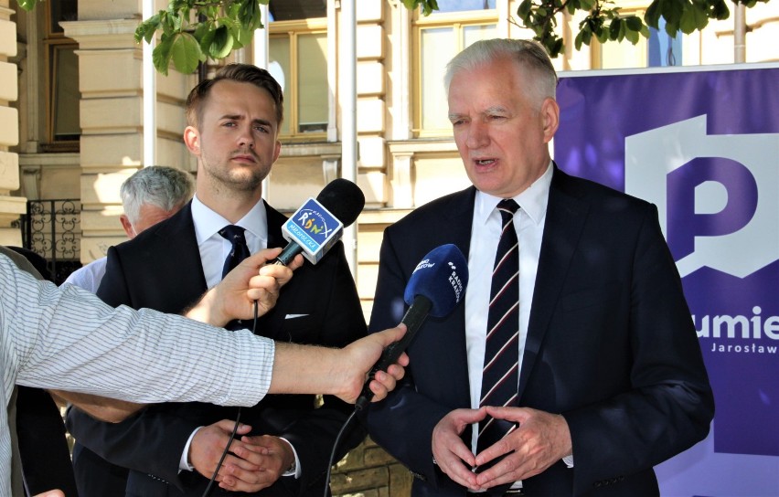 Jarosław Gowin namawia do głosowania, a wicemarszałek obiecuje nagrody