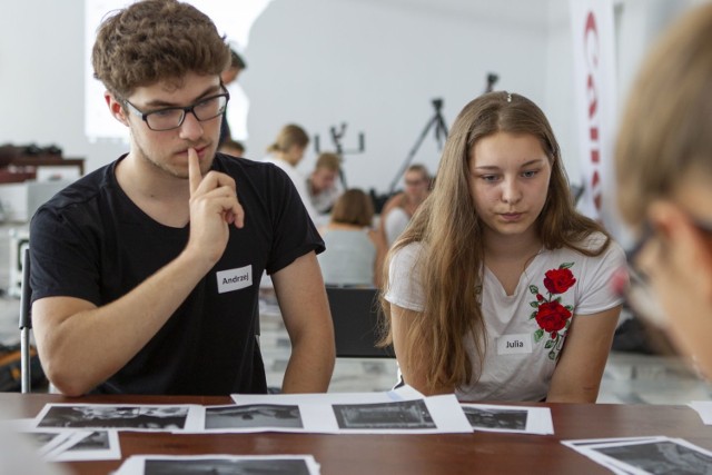 Warsztaty fotograficzne w galerii.