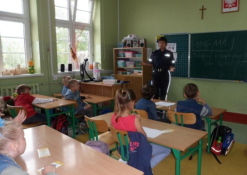 KPP Kwidzyn: W ramach programu ''Bezpieczne wakacje'' policjanci odwiedzili przedszkola i szkoły