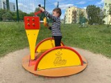 Głogów: Na trzech placach zabaw postawiono nowe zabawki dla niepełnosprawnych dzieci  