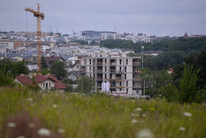 Hałdy ziemi na gdańskich Łostowicach. Mieszkańcy alarmują o działaniach dewelopera [ZDJĘCIA]