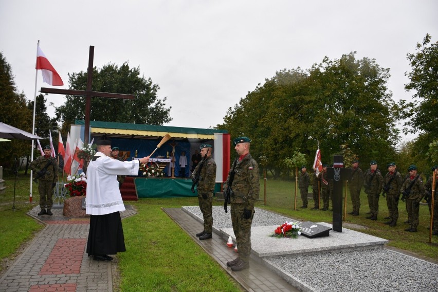 Na cmentarzu w Hurku poświęcono odnowione groby żołnierskie [ZDJĘCIA]