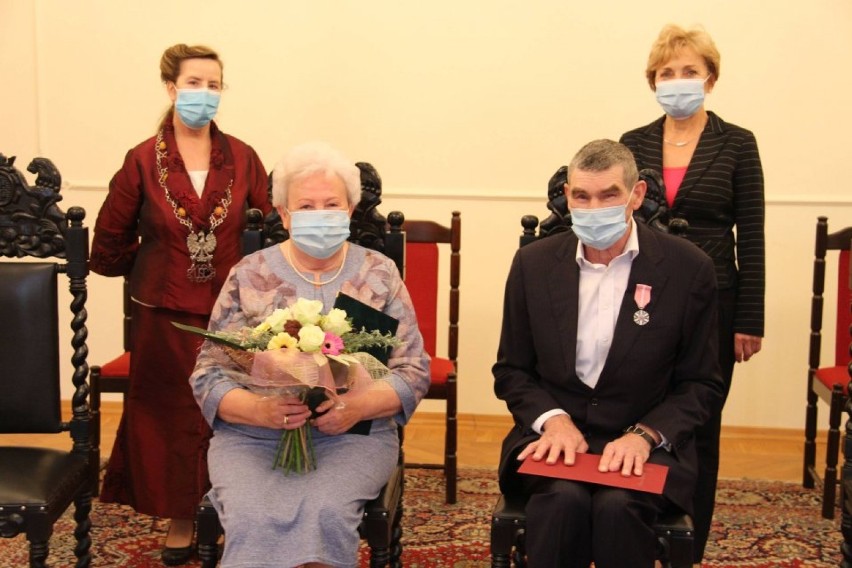 Złoci jubilaci w gminie Pruszcz Gdański. Cztery pary otrzymały medale za długoletnie pożycie małżeńskie