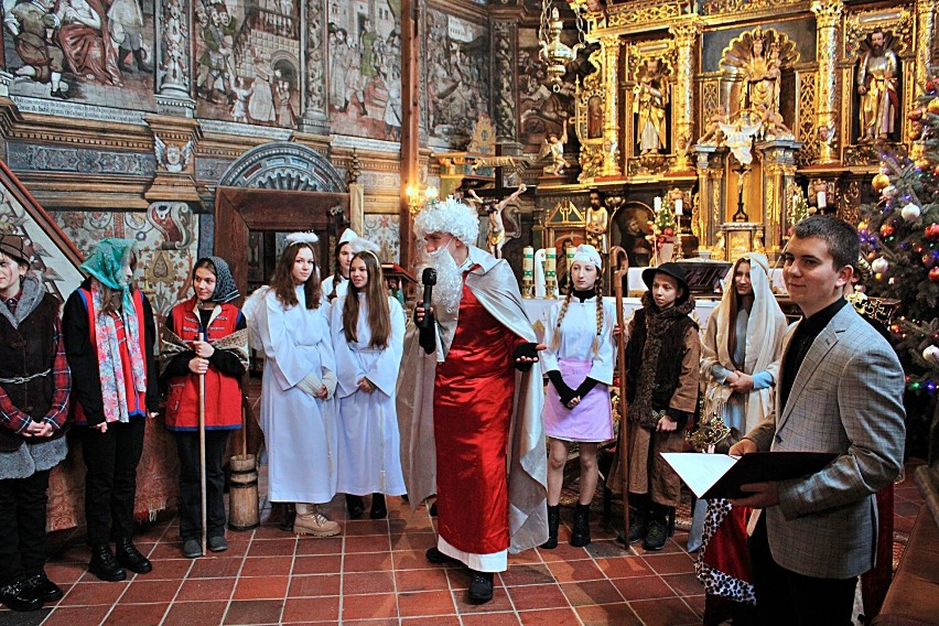 Młodzi aktorzy z Binarowej zaprezentowali ciekawy jasełkowy...