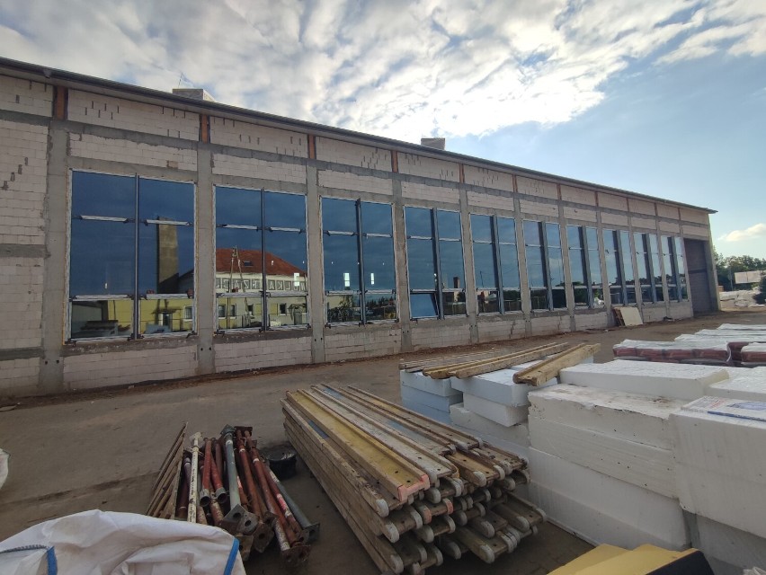 Budowa hali sportowej w Wągrowcu. Są opóźnienia. Kiedy obiekt zostanie ukończony? 