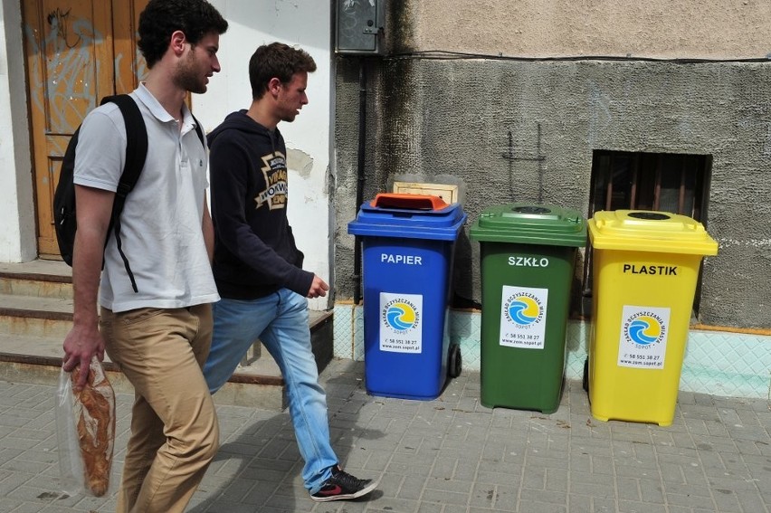 Sopot wyposaża wspólnoty i spółdzielnie mieszkaniowe w pojemniki do segregacji śmieci [ZDJĘCIA]