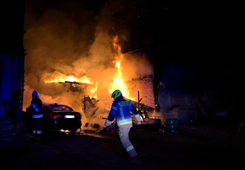 Pożary w gminie Skrwilno. W Okalewie spłonęła stodoła, a w Skrwilnie BMW i budynek gospodarczy [zdjęcia]