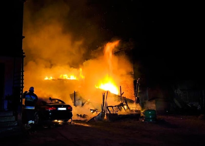 Pożary w gminie Skrwilno. W Okalewie spłonęła stodoła, a w Skrwilnie BMW i budynek gospodarczy [zdjęcia]