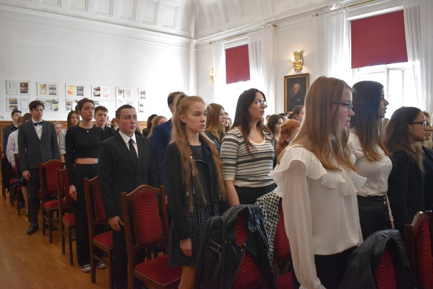 Maturzyści z I LO w Pleszewie odebrali świadectwa ukończenia szkoły