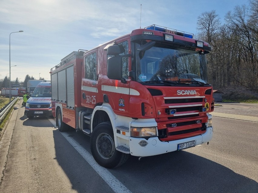 Wypadek w Przemyślu. Ciężarowe iveco uderzyło w volkswagena passata [ZDJĘCIA]