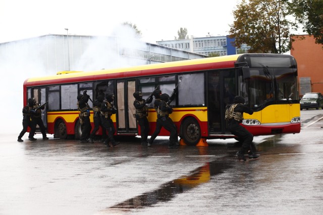 Odbili autobus. Spektakularna akcja Żandarmerii Wojskowej! [ZDJĘCIA] 

Zobaczcie też: Tajemnice Metra Warszawskiego. Laserowe skanery, system kamer i automatyczne sterowanie pociągami