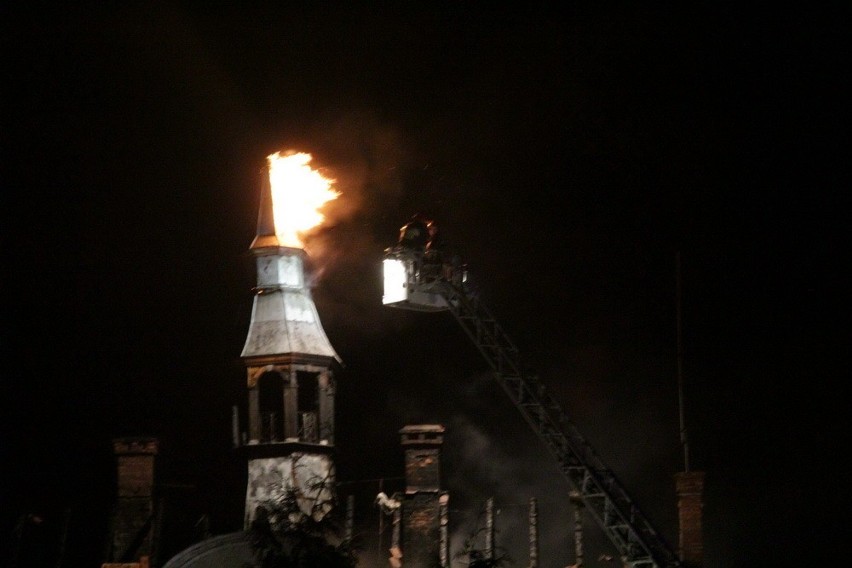 Spłonął pałac w Szczedrzykowicach k. Legnicy
