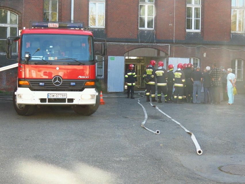 Wrocław: Ogień w szpitalu przy ul. Grabiszyńskiej (ZDJĘCIA)